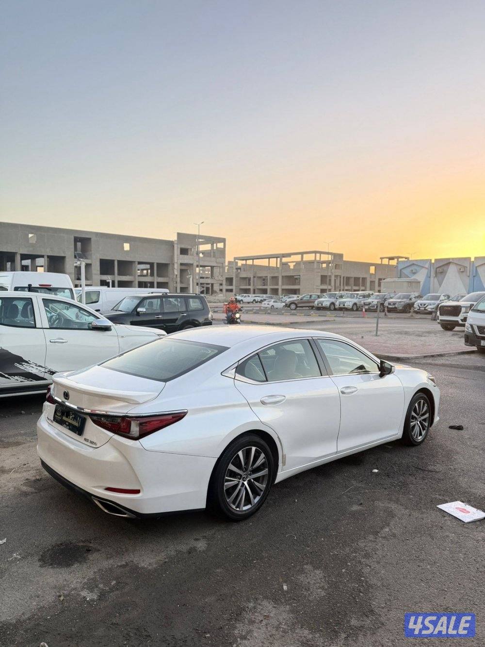 لكزس ES350 مديل2019 عداد ٨٠ شرط الفحص4