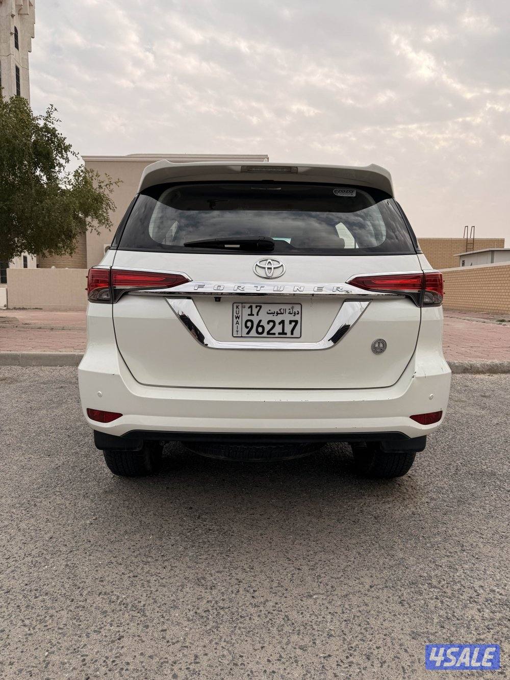 للبيع فورتنر ٢٠٢٠ لؤلؤي بحالة ممتازة ماشي ٣١ الف0