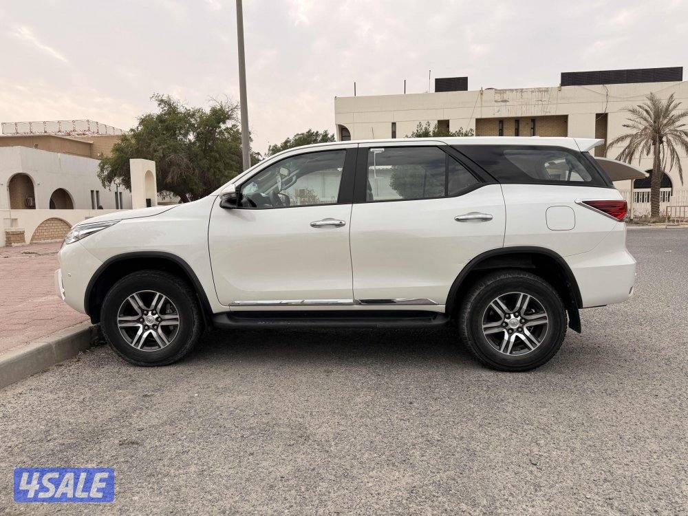 للبيع فورتنر ٢٠٢٠ لؤلؤي بحالة ممتازة ماشي ٣١ الف2