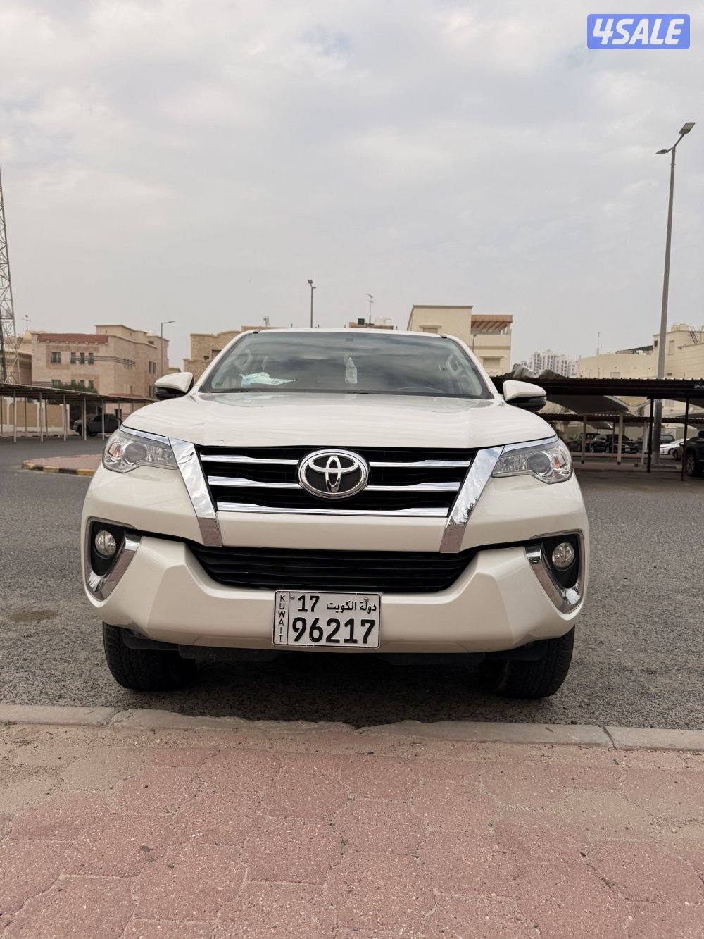 للبيع فورتنر ٢٠٢٠ لؤلؤي بحالة ممتازة ماشي ٣١ الف3