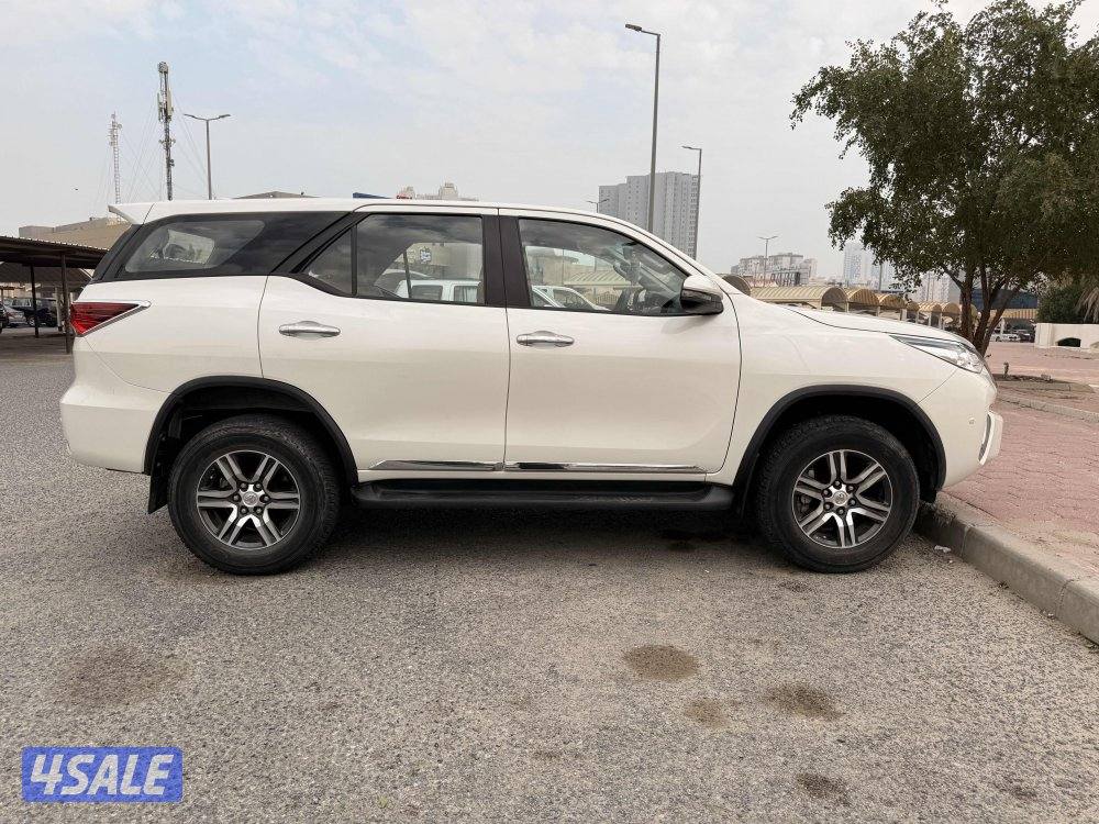 للبيع فورتنر ٢٠٢٠ لؤلؤي بحالة ممتازة ماشي ٣١ الف4