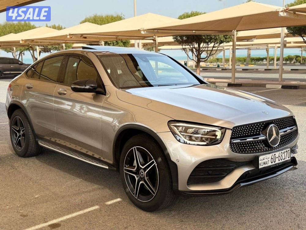 للبيع : مرسيدس GLC200 موديل : 2022 عداد : 100 الف4