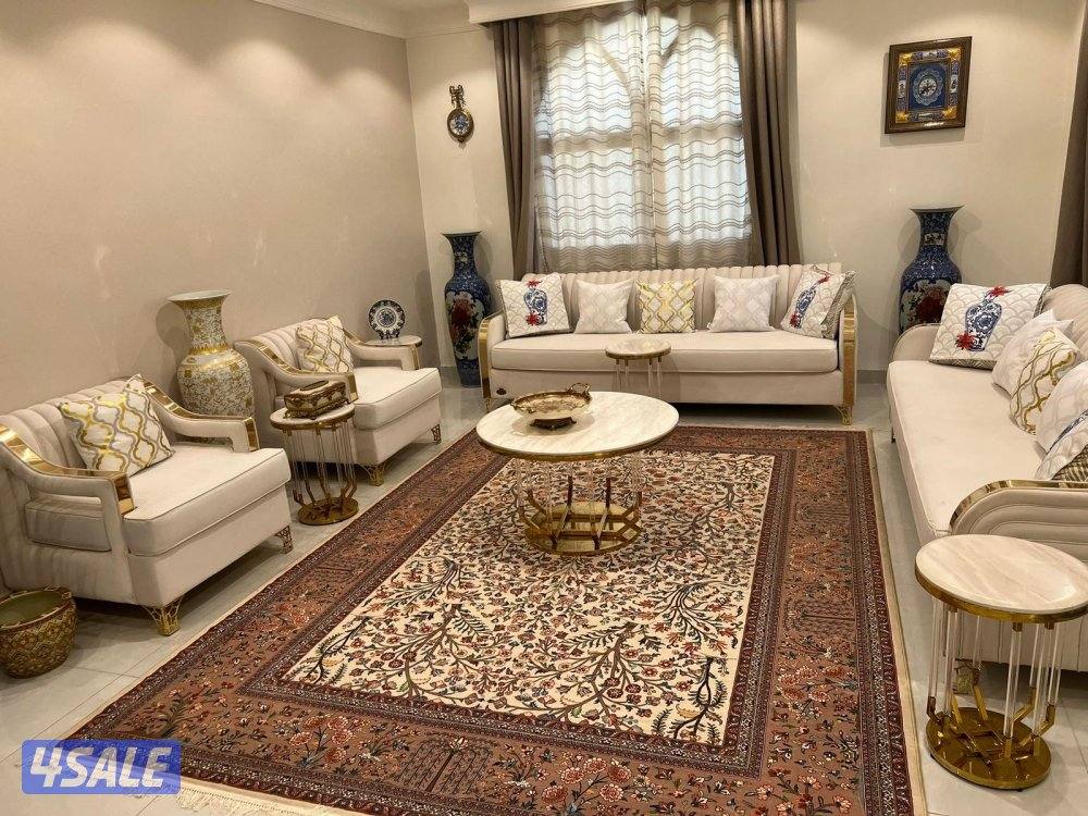 للبيع جلسه وڤازات كبار وصغار ولدي اكسسوارات منزليهولوحات حائط0