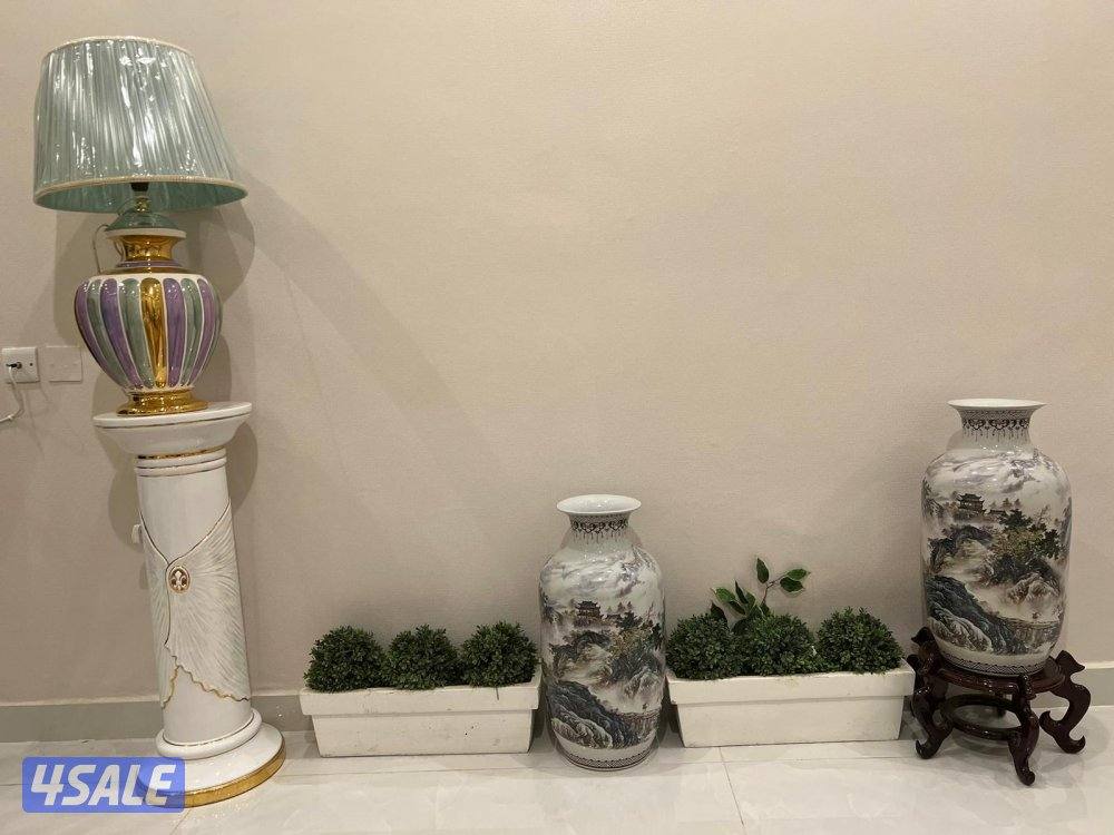 للبيع جلسه وڤازات كبار وصغار ولدي اكسسوارات منزليهولوحات حائط3