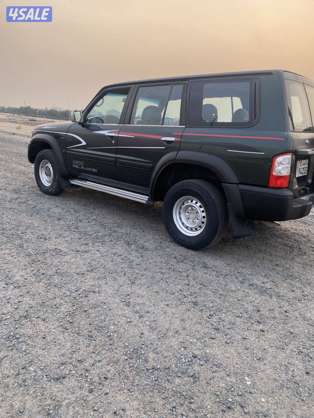 للبيع جيب نيسان موديل 19980