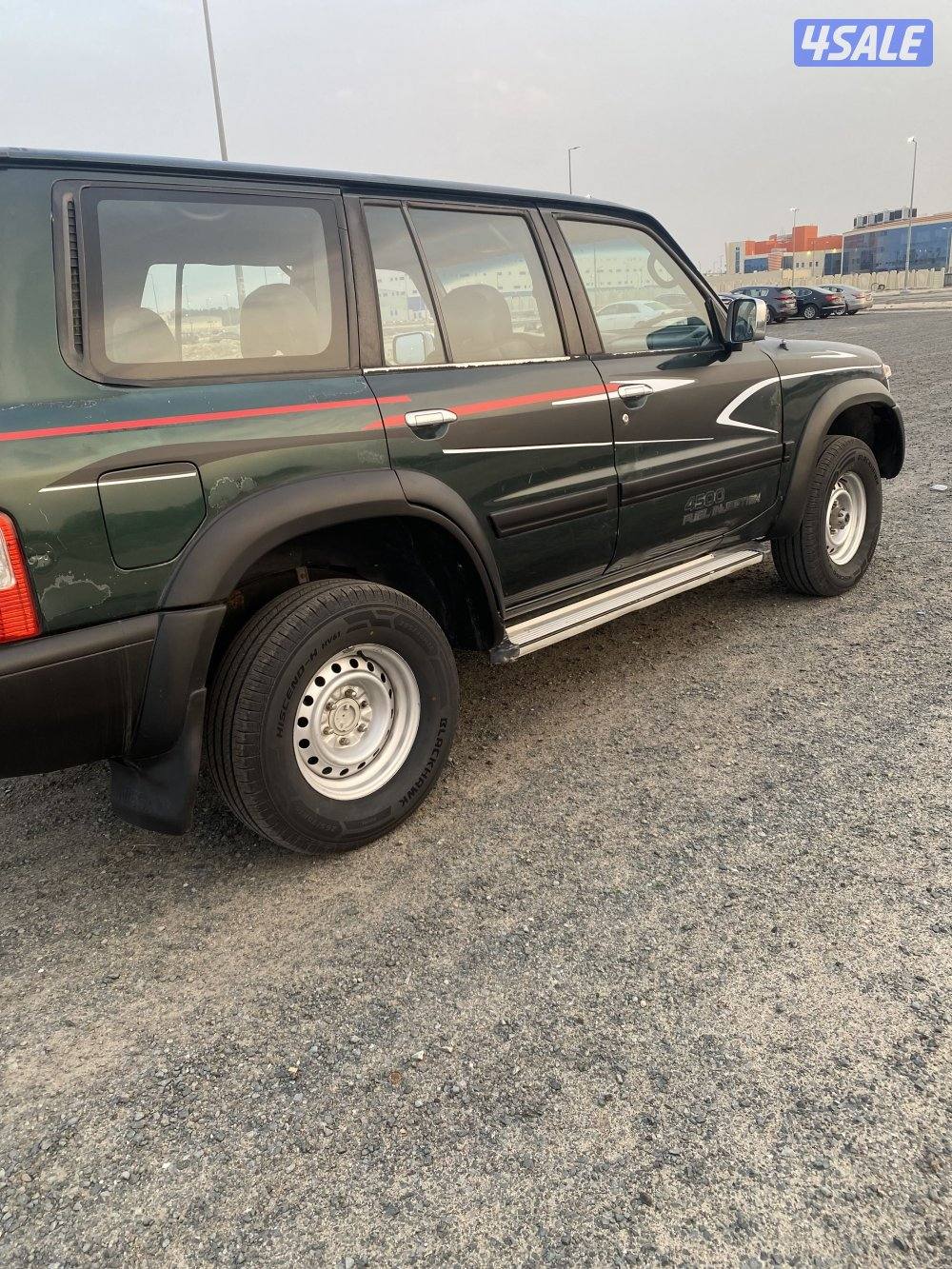 للبيع جيب نيسان موديل 19981