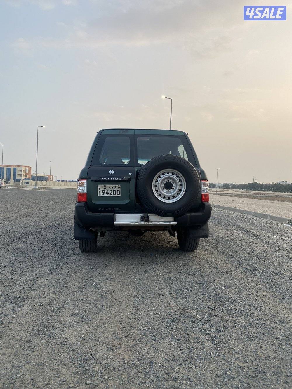 للبيع جيب نيسان موديل 19982