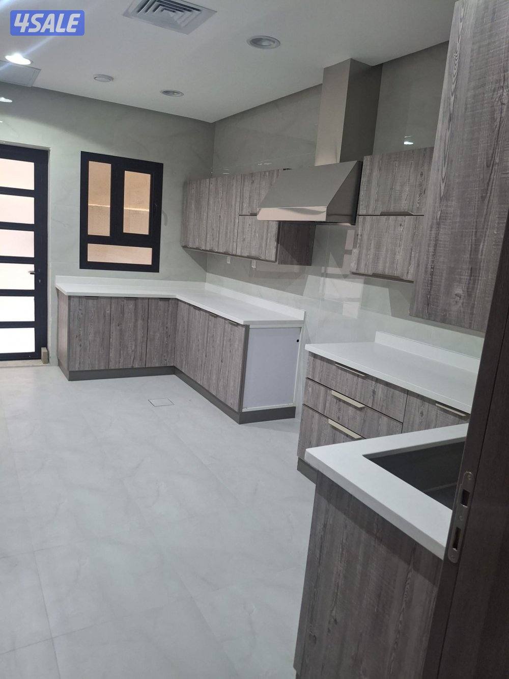 للايجار قسيمه بالمطلاع قطاع N2 قطعه ١6