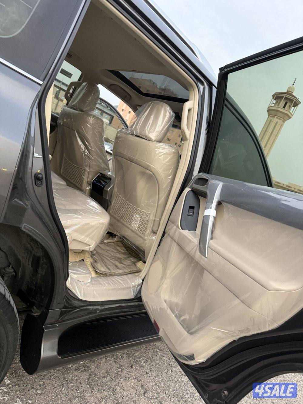 Prado VX 2023 Agency paint FULL Option UNDER warranty3