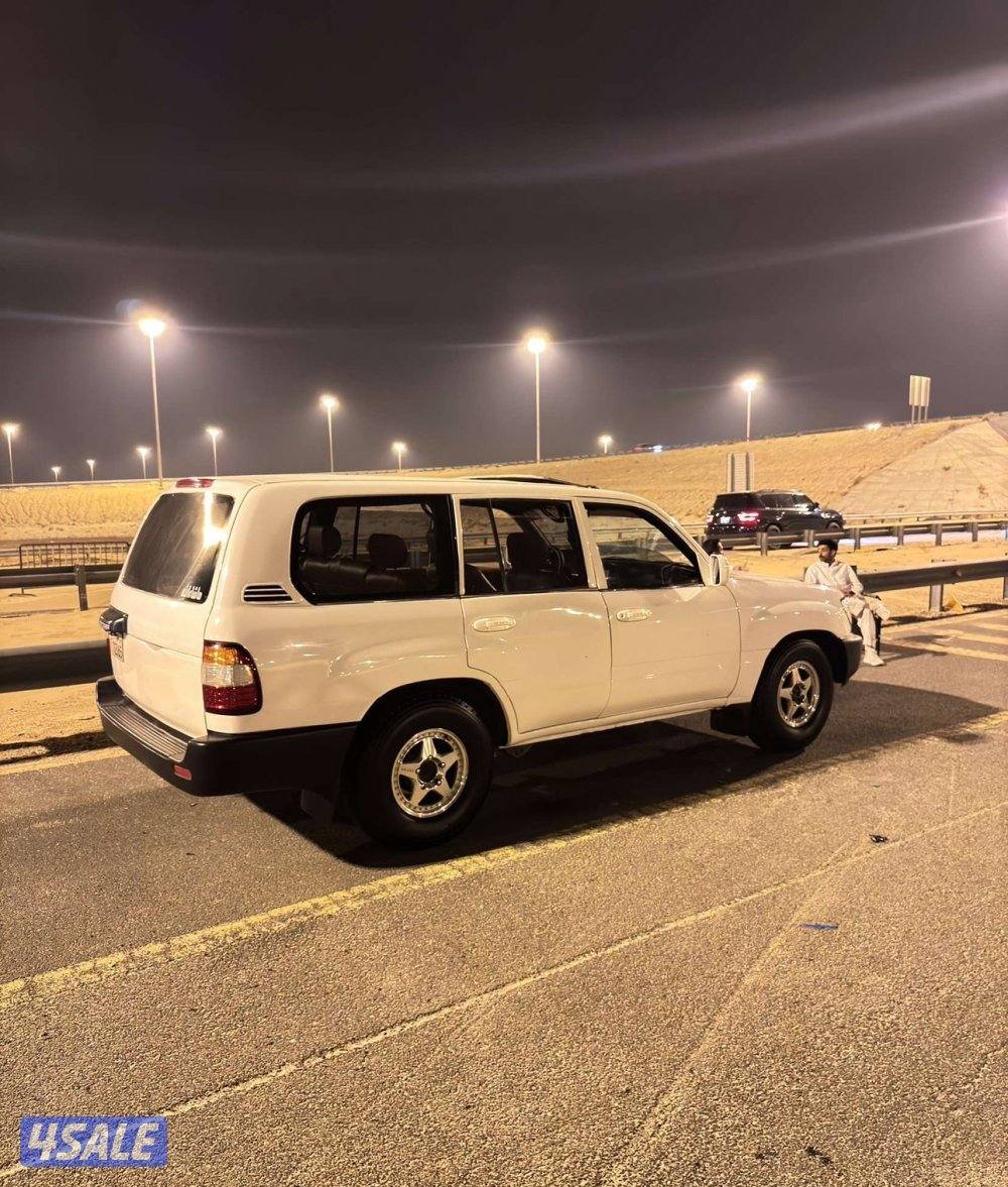 لاند كروزر 20011