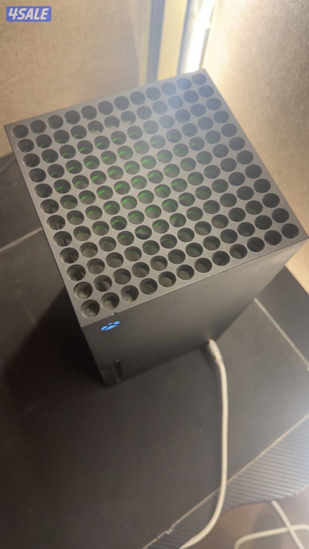 Xbox X, تشتغل ١٠٠٪؜بدون اي كسر أو خدش، مستعملة شوي -بدون كرتون-.1