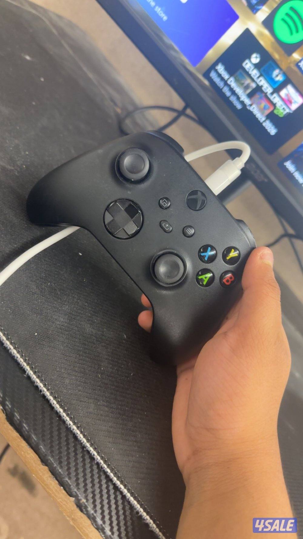 Xbox X, تشتغل ١٠٠٪؜بدون اي كسر أو خدش، مستعملة شوي -بدون كرتون-.2