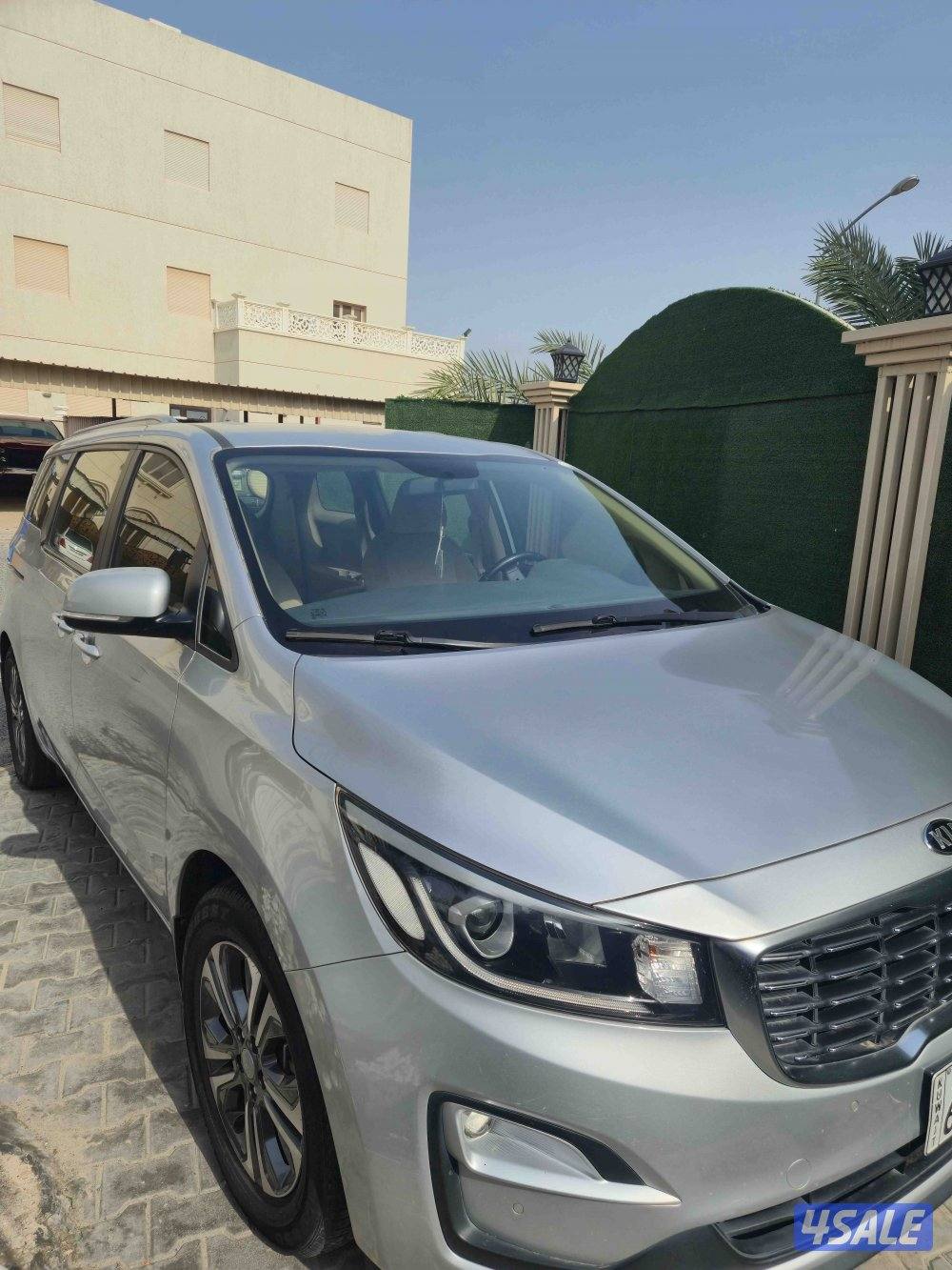 للبيع كيا كرنفال نظيف1