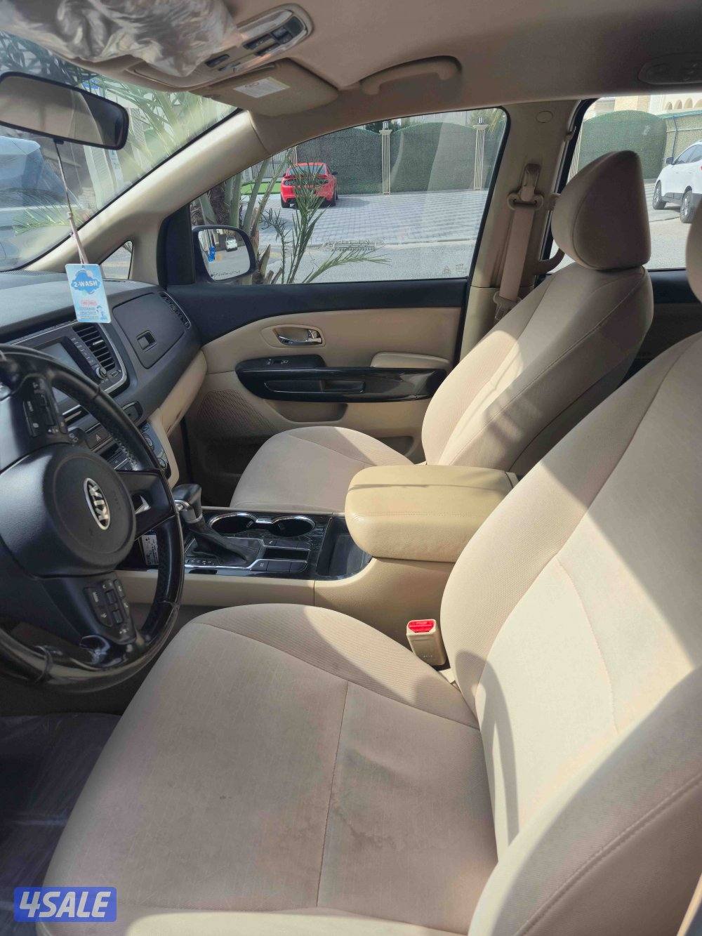 للبيع كيا كرنفال نظيف3