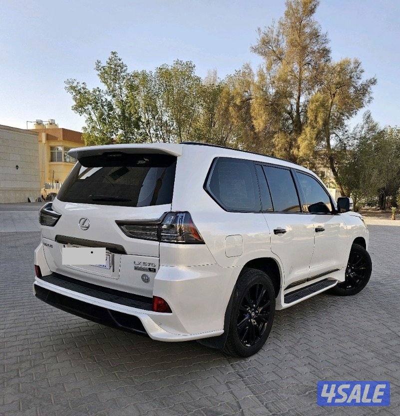 LX570 black edition - lexus لكسز جيب0