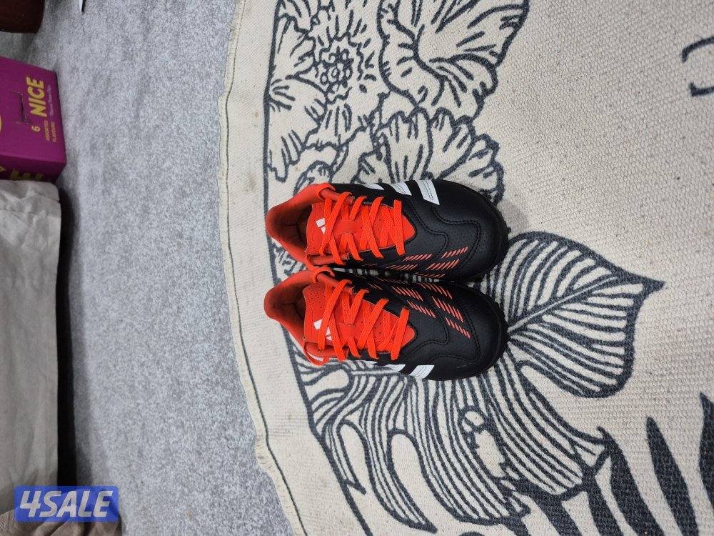 Adidas predator black colour for sale good quality.For 10 kd0