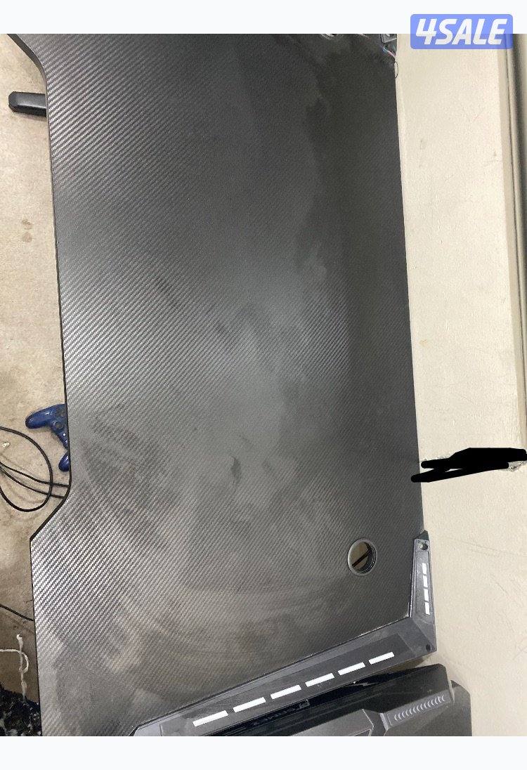 للبيع طاولة تنفع للبي سي او بلايستيشن1