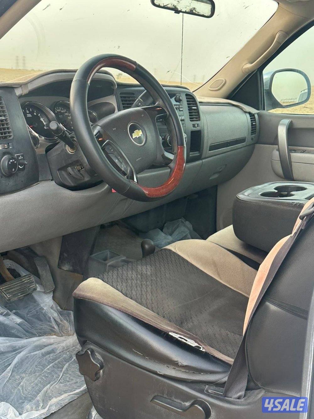 للبيع وانيت سلفرادو 20133