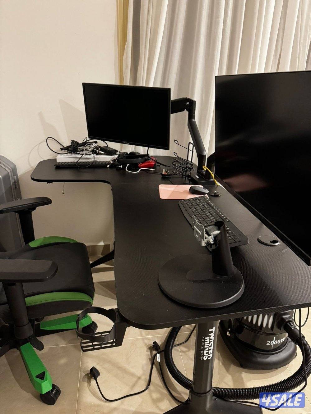 للبيع بي سي مع كامل اغراضه  كرت 2060 super  معالج i5 الجيل العاشر0