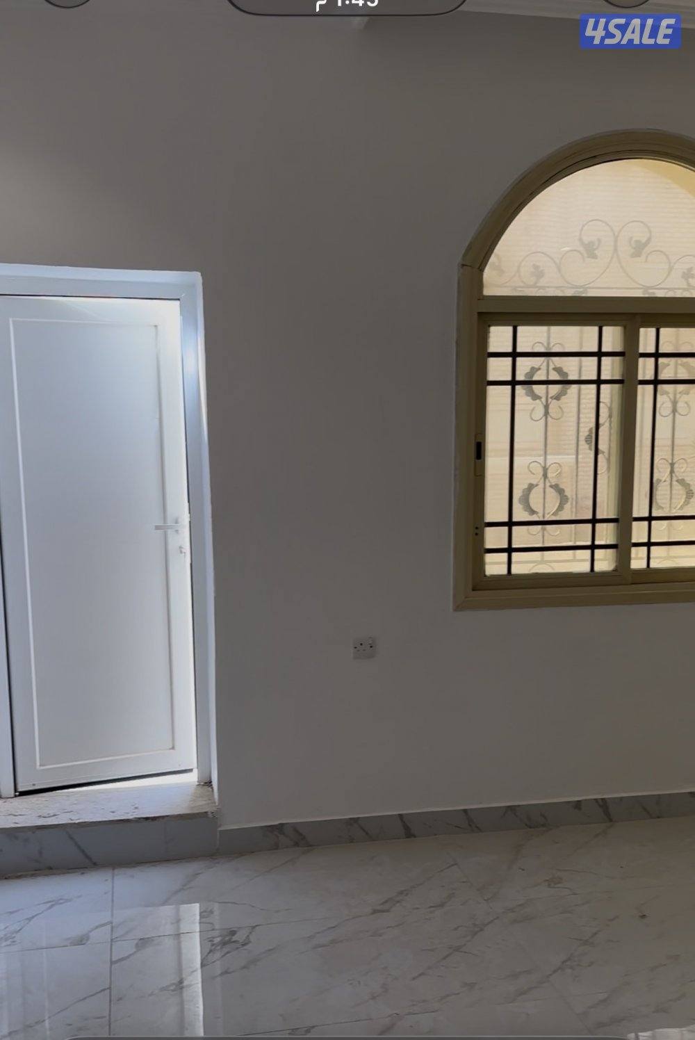 للايجار شقة تشطيب جديد 3 غرف موقع مميز مواقف قرب الخدمات1