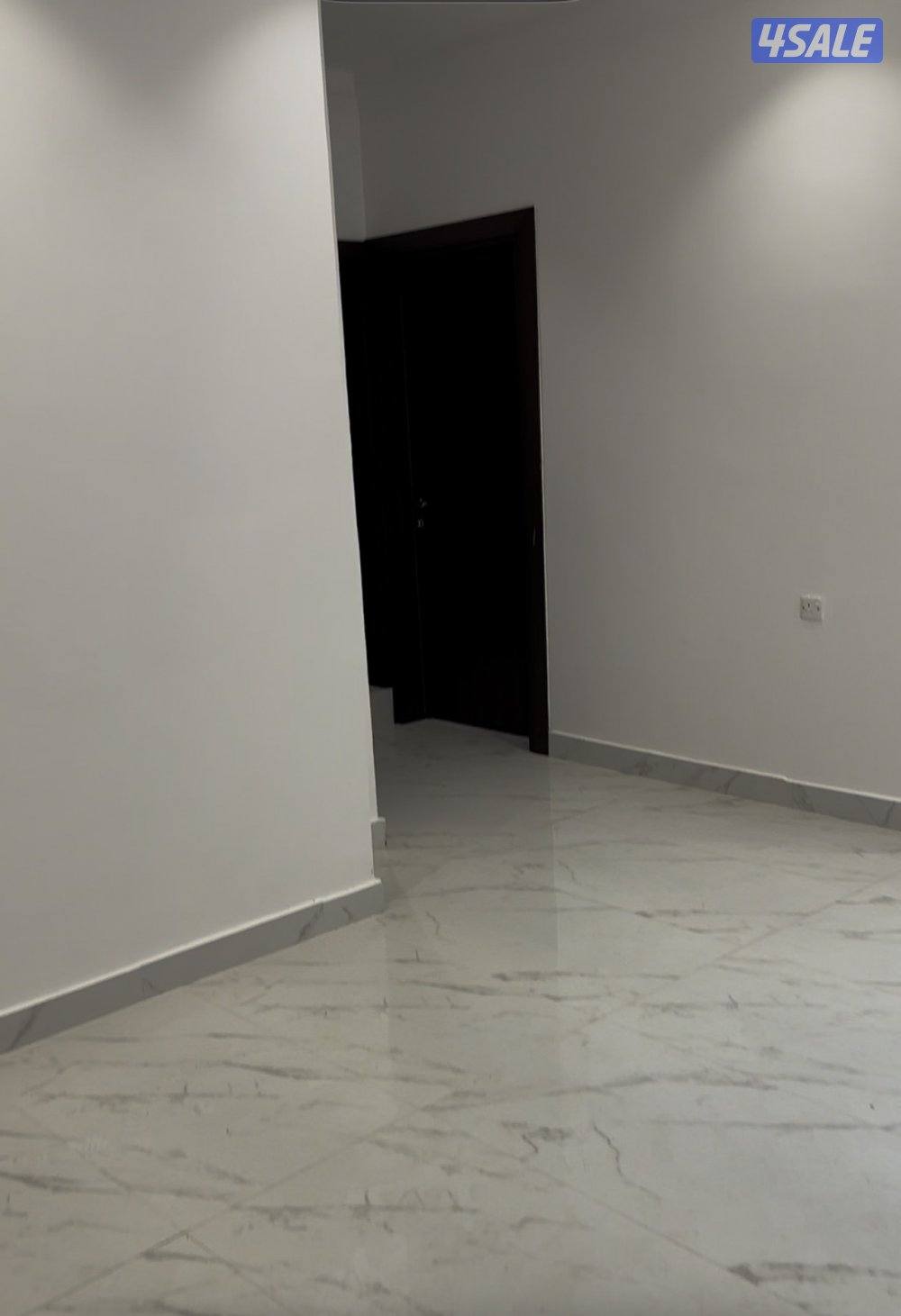 للايجار شقة تشطيب جديد 3 غرف موقع مميز مواقف قرب الخدمات2