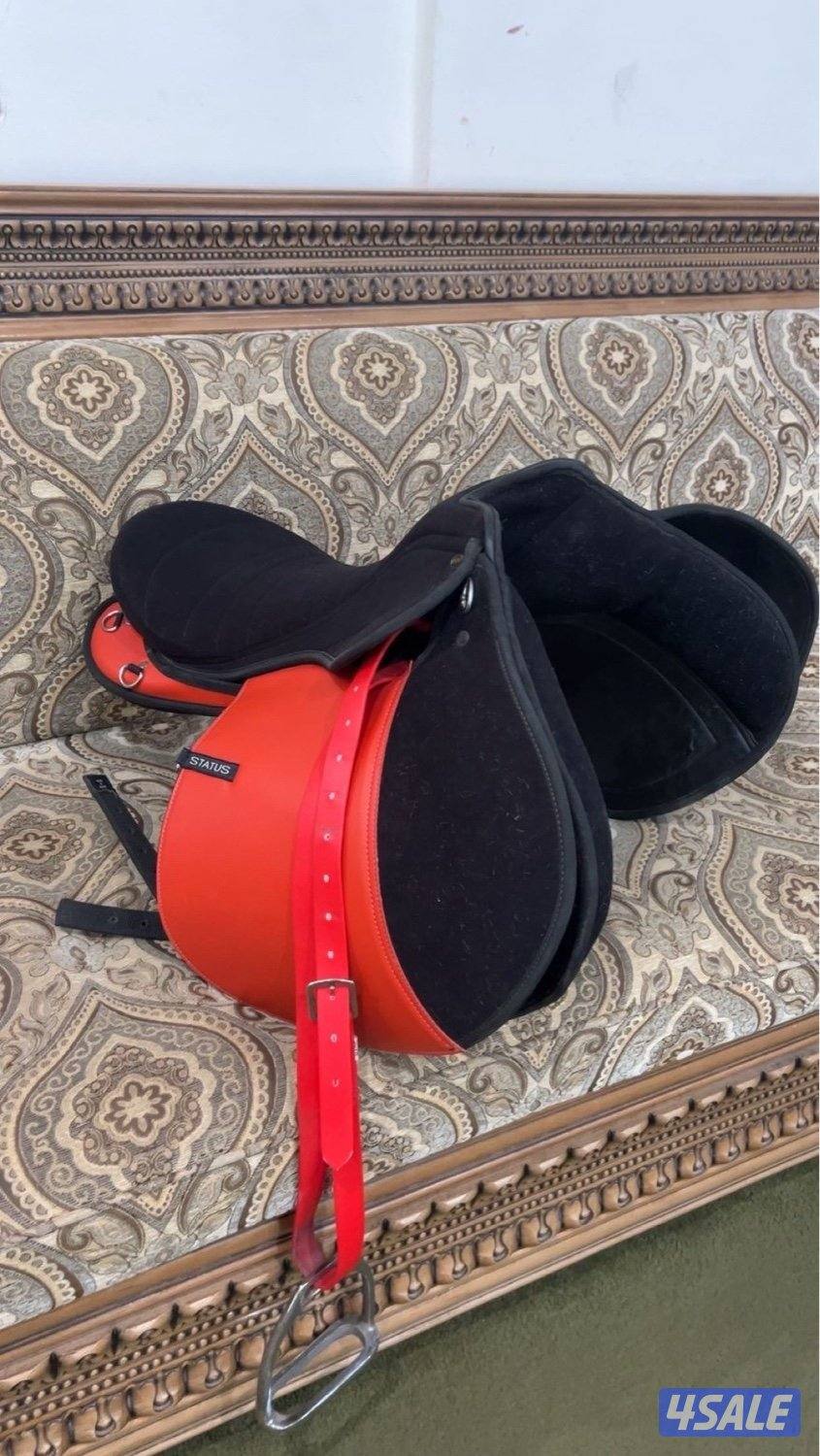 سرج جديد و كامل استعمل مرتين و معه قود0