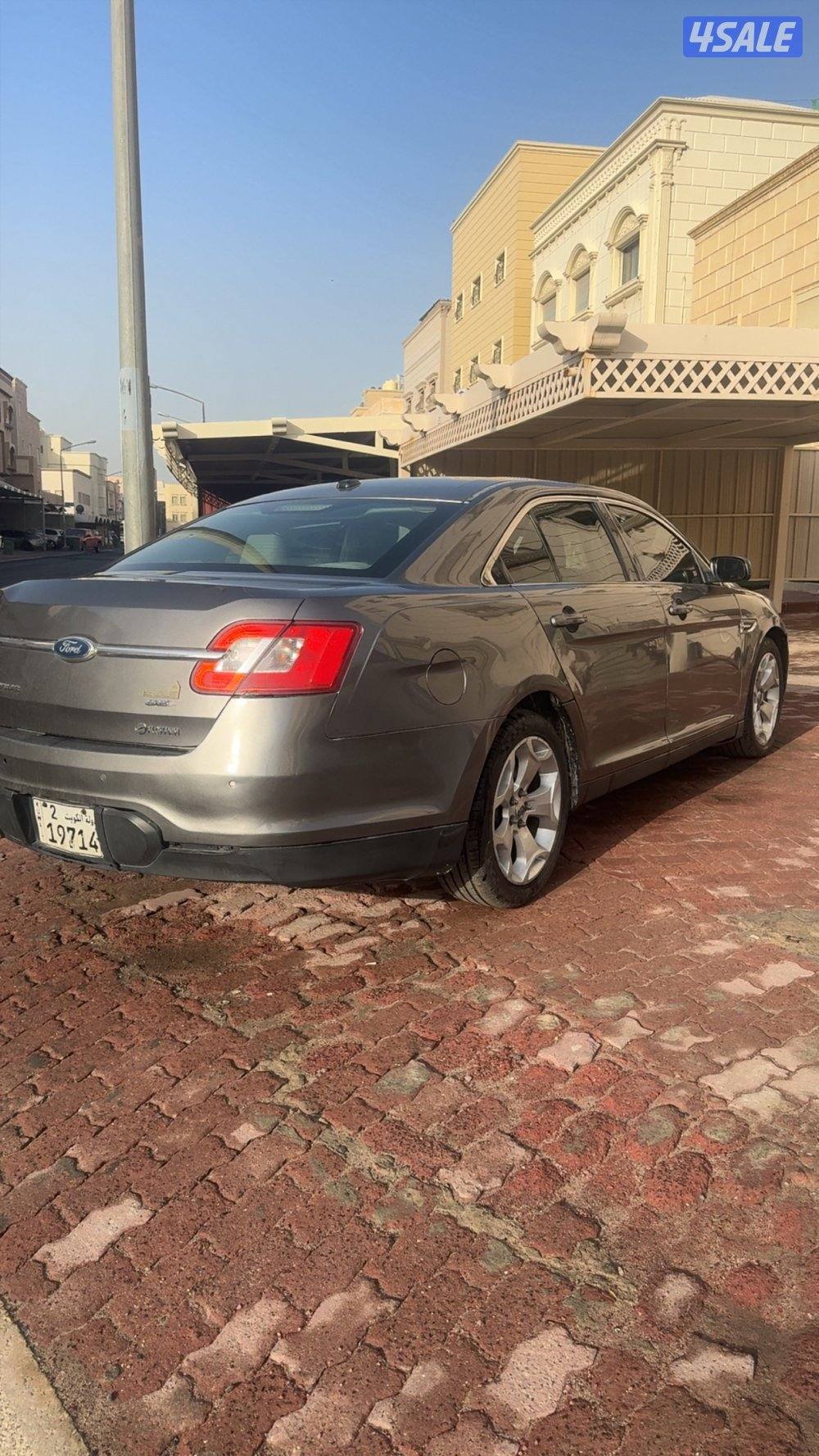 سلام عليكم للبيع فورد تورس موديل ٢٠١١1