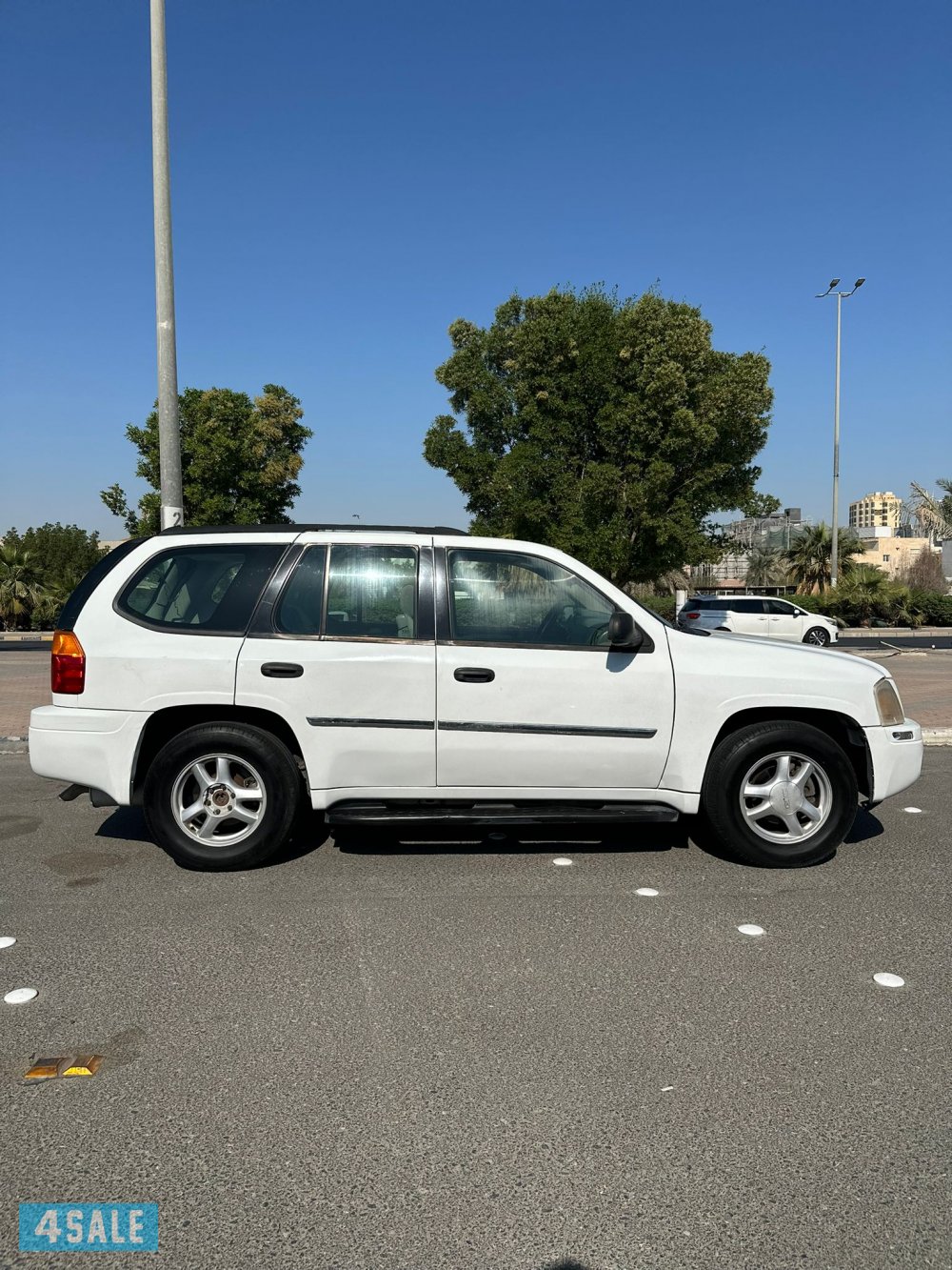 للبيع إنفوي موديل ٢٠٠٦ بحاله جيده ماشي ٣٧٤ الف السعر ٦٥٠ للتواصل 977776374