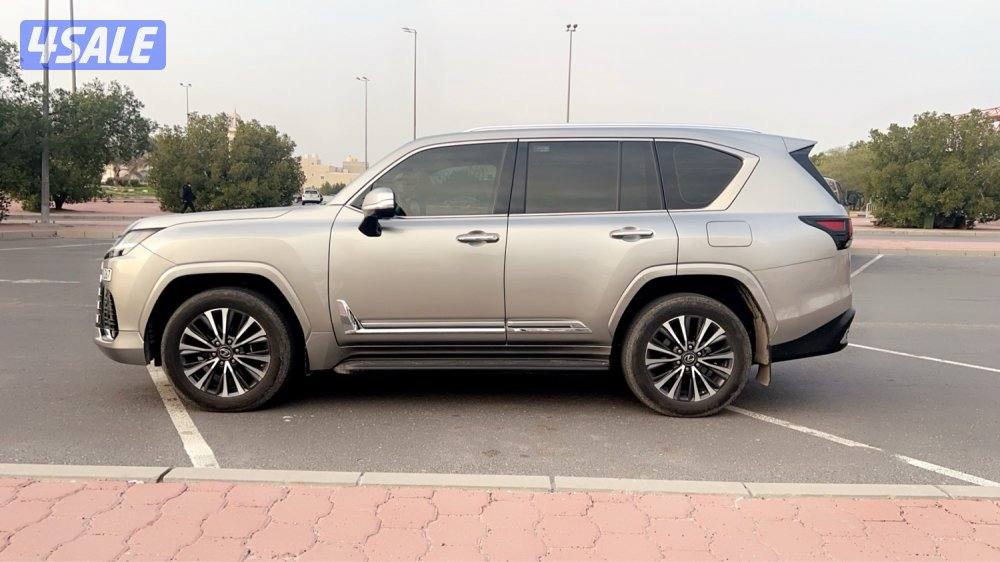 جيب لكزس LX6001