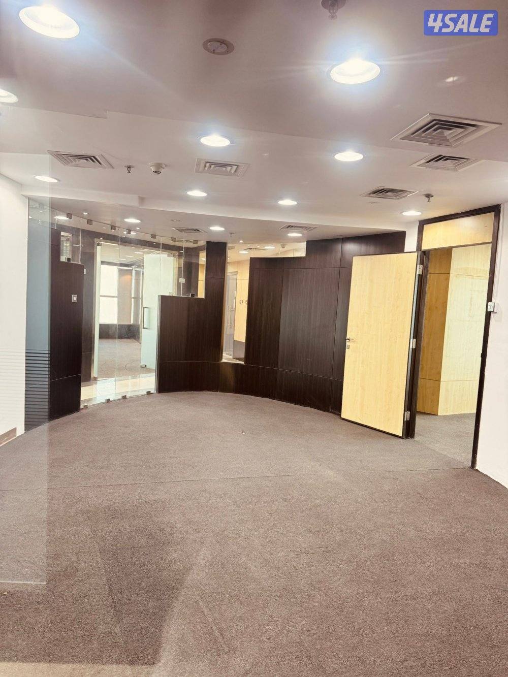 مكاتب و أدوار للايجار مساحات مختلف و أرقام آليه تصل الى ٨ للدور3
