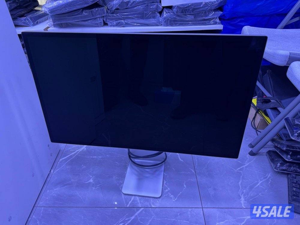 للبيع STUDIO DISPLAY بحالة كالجديد0