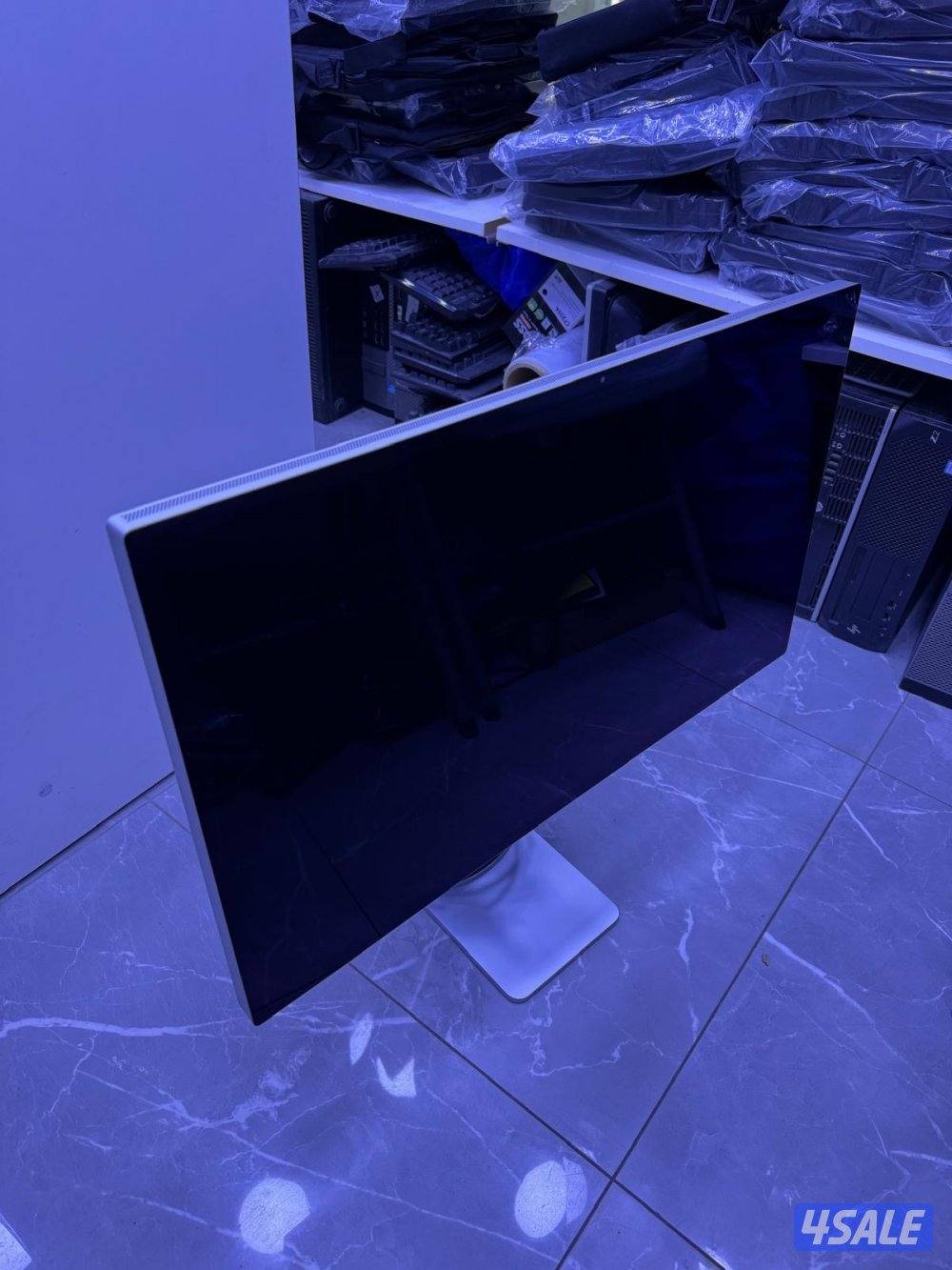 للبيع STUDIO DISPLAY بحالة كالجديد4