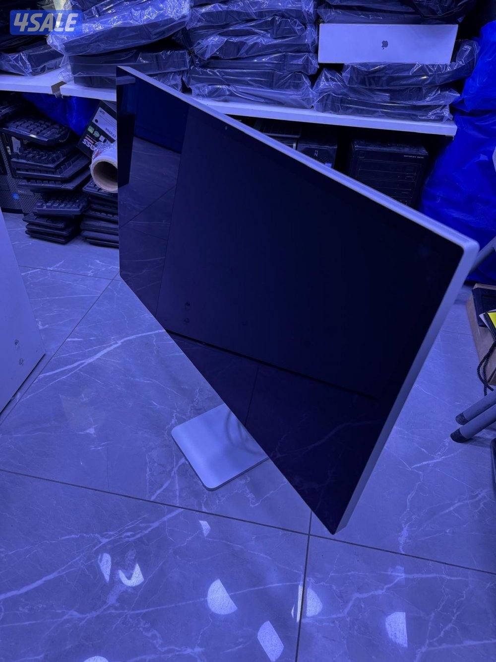 للبيع STUDIO DISPLAY بحالة كالجديد5