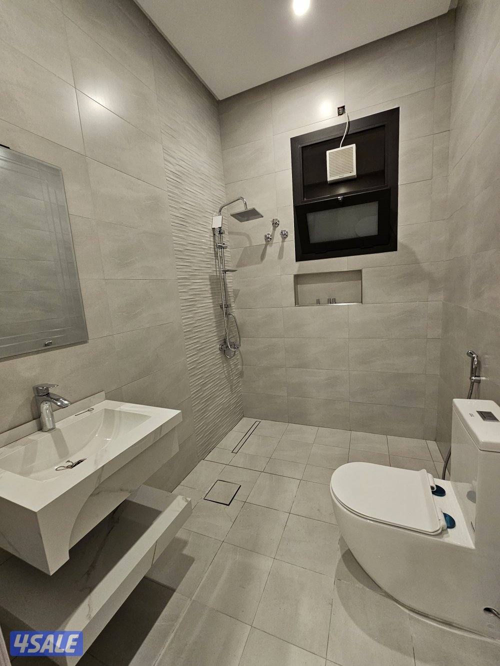 للإيجار شقتين اول ساكن تشطيب فاخرة بالمطلاع ق٣5