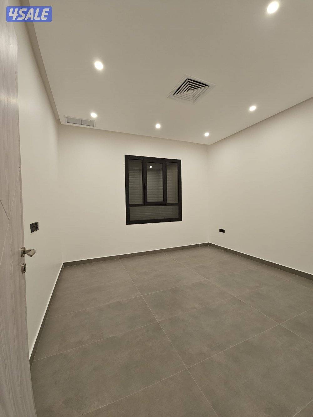 للإيجار شقتين اول ساكن تشطيب فاخرة بالمطلاع ق٣9