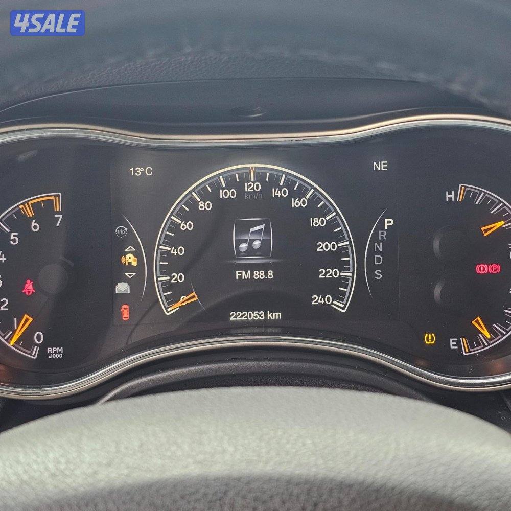 جراند شيروكي اعلا درجه8