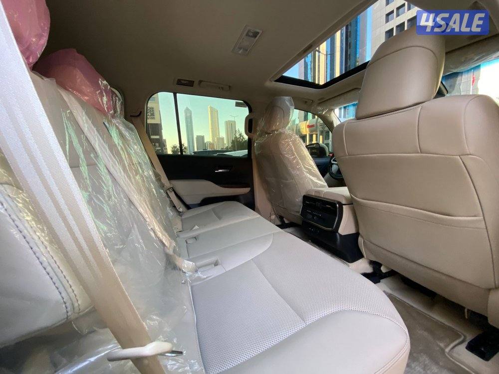 لاند كروزر AERO S بدون تيربو موديل 2025 عداد 14 الف كيلو فقط تحت كفاله7