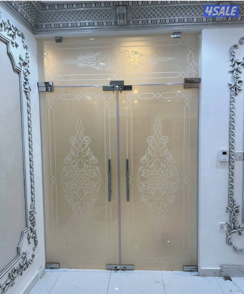 فني زجاج ومرايا وسكريت وبلاستك وشاوربكس وطاولات الطعام11