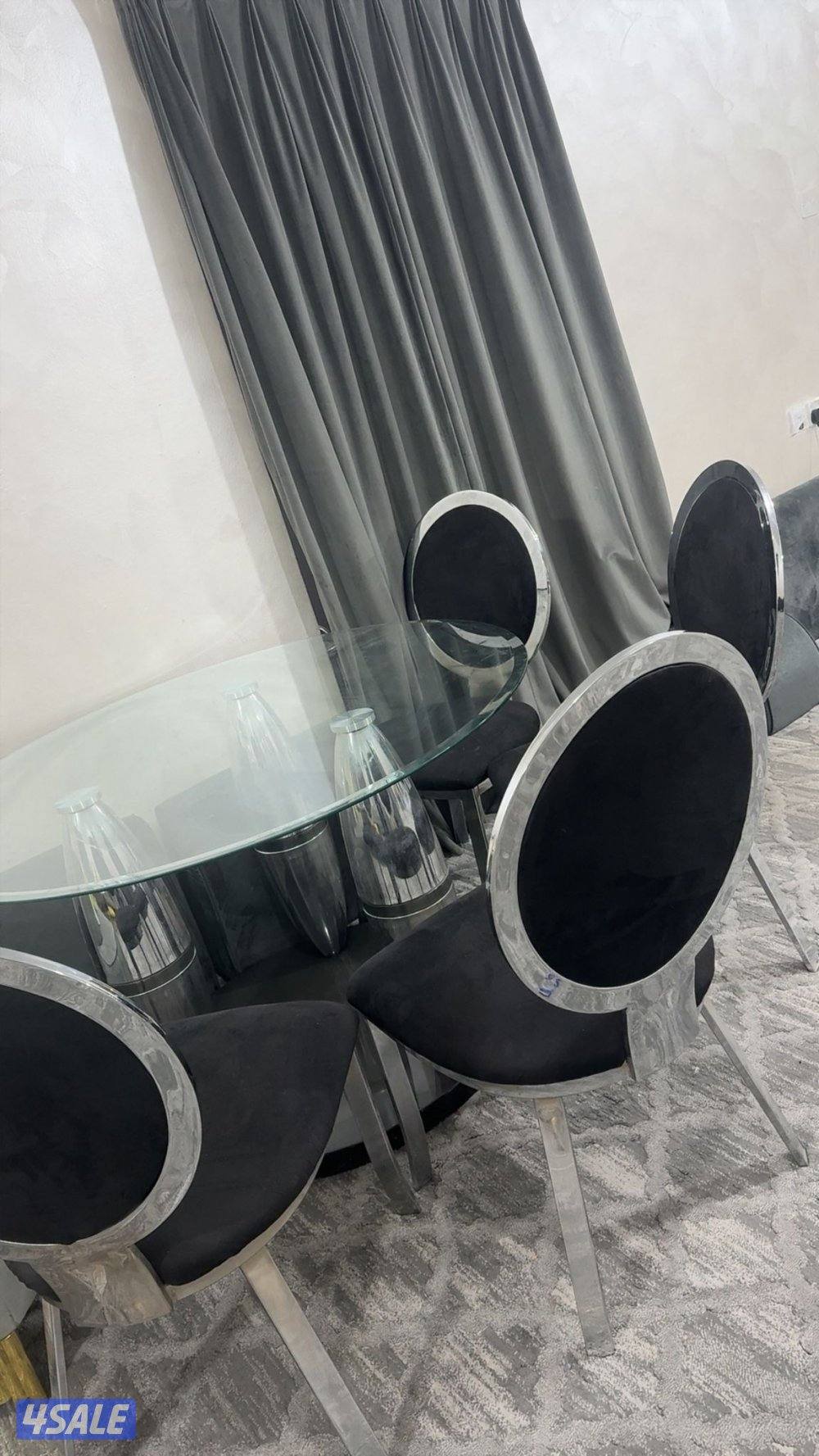 طاولة طعام0