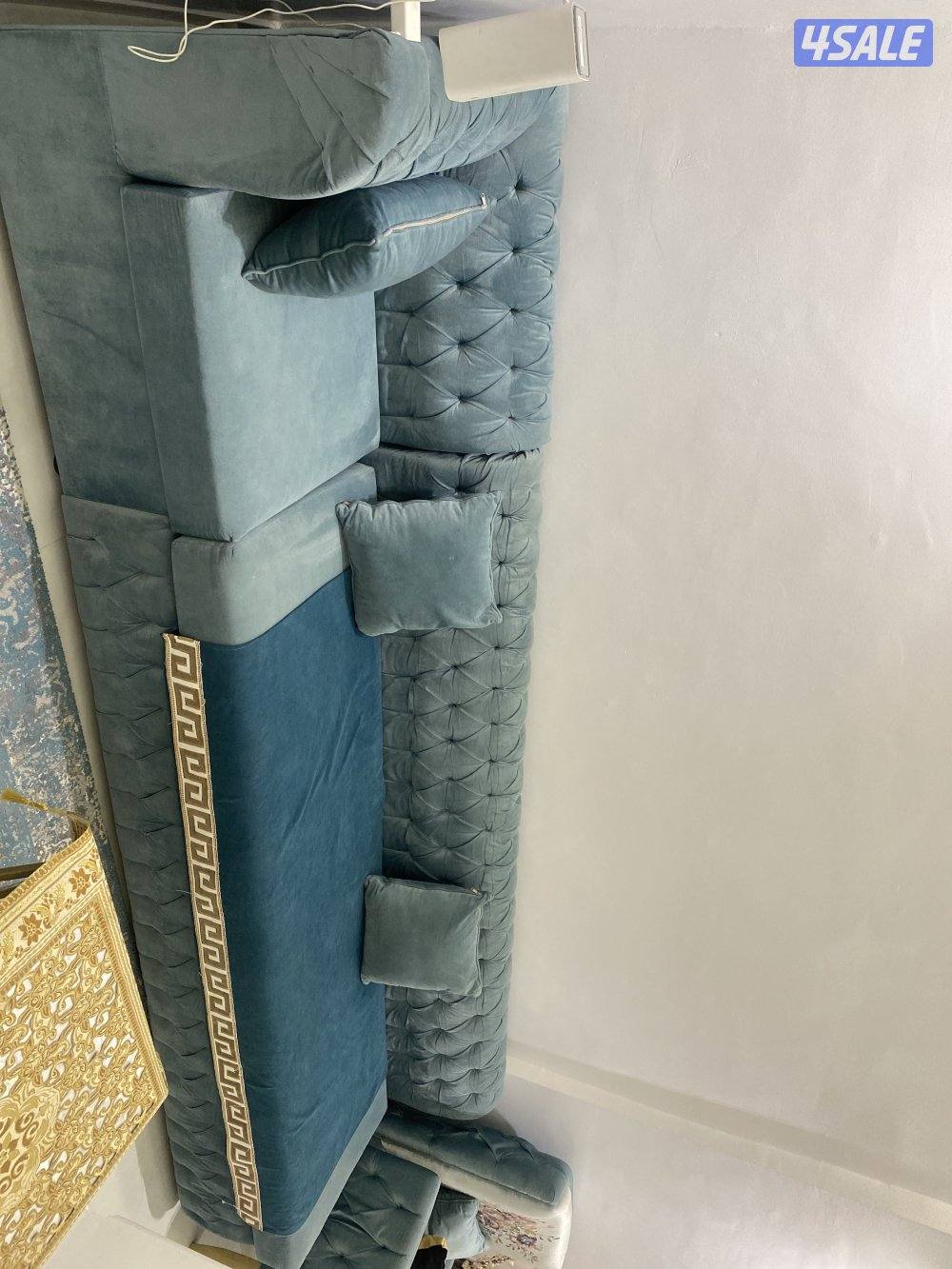 للبيع كنب نظيف جدًا بسعر مناسب5