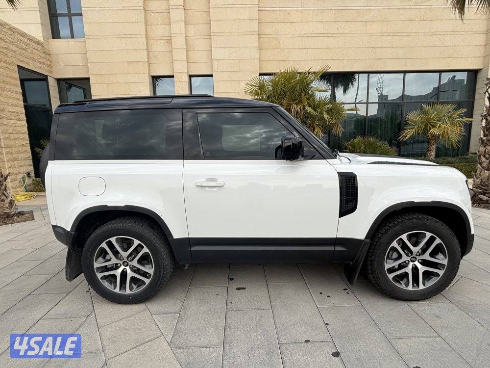 Land Rover  V6 Defender 90 model 20212