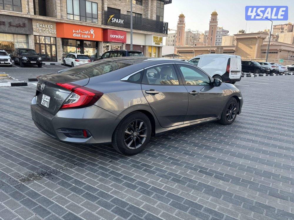 للبيع هوندا سيفك موديل 2020 حجم ماكينه 1600 سي سي بحاله ممتازه5