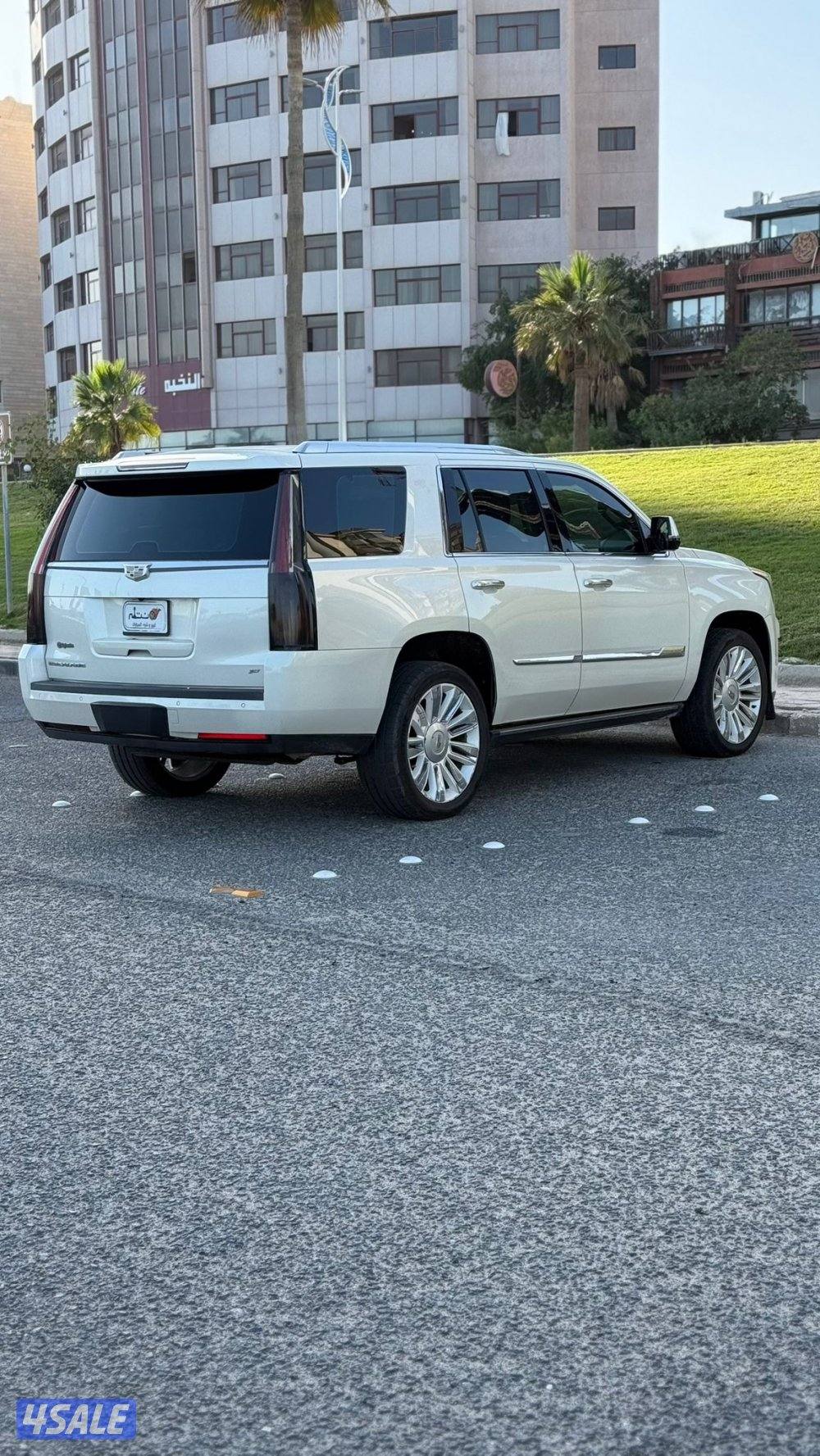 اسكاليد بلاتينيوم موديل 2015 / بحاله ممتازه8