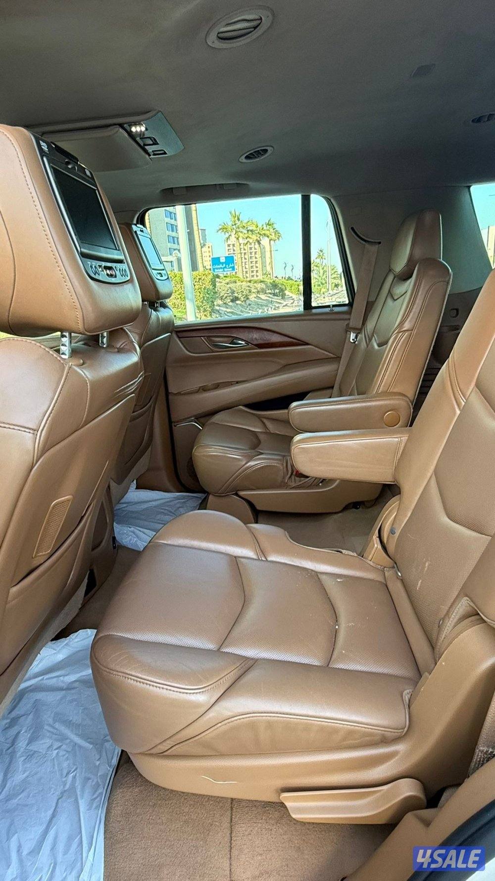 اسكاليد بلاتينيوم موديل 2015 / بحاله ممتازه10