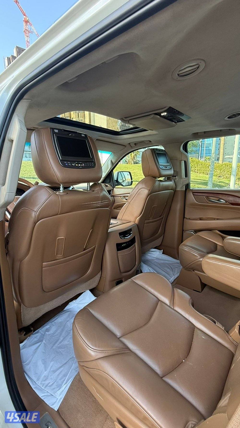 اسكاليد بلاتينيوم موديل 2015 / بحاله ممتازه11