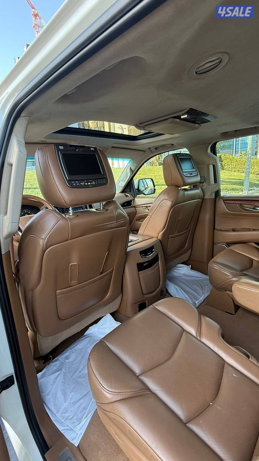 اسكاليد بلاتينيوم موديل 2015 / بحاله ممتازه13