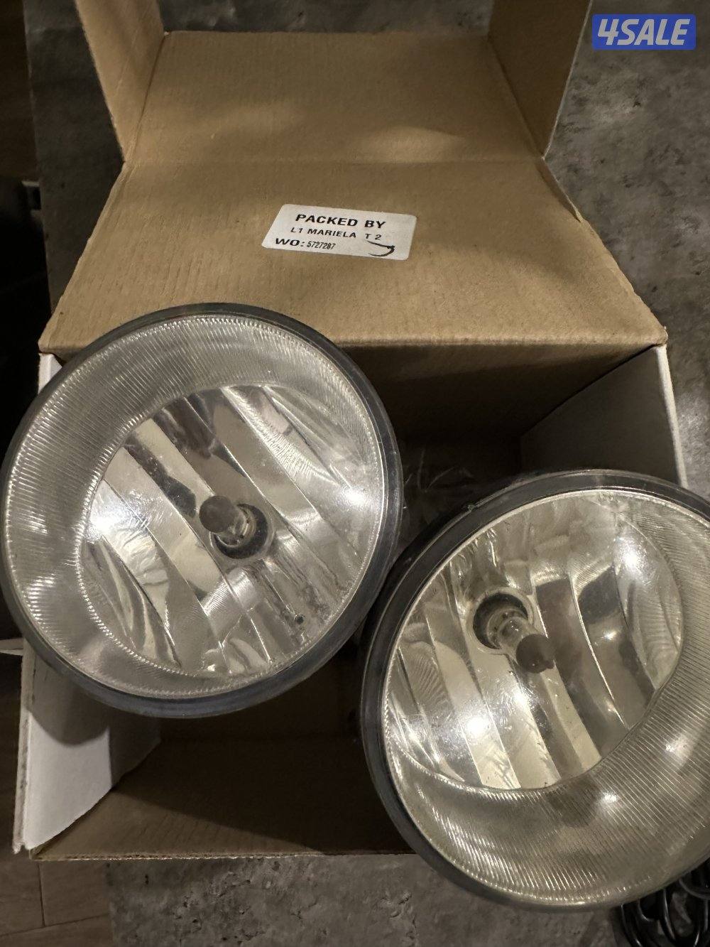 للبيع كشافات تندرا من موديل ٢٠٠٧ الي ٢٠١٣ انظاف جدا0