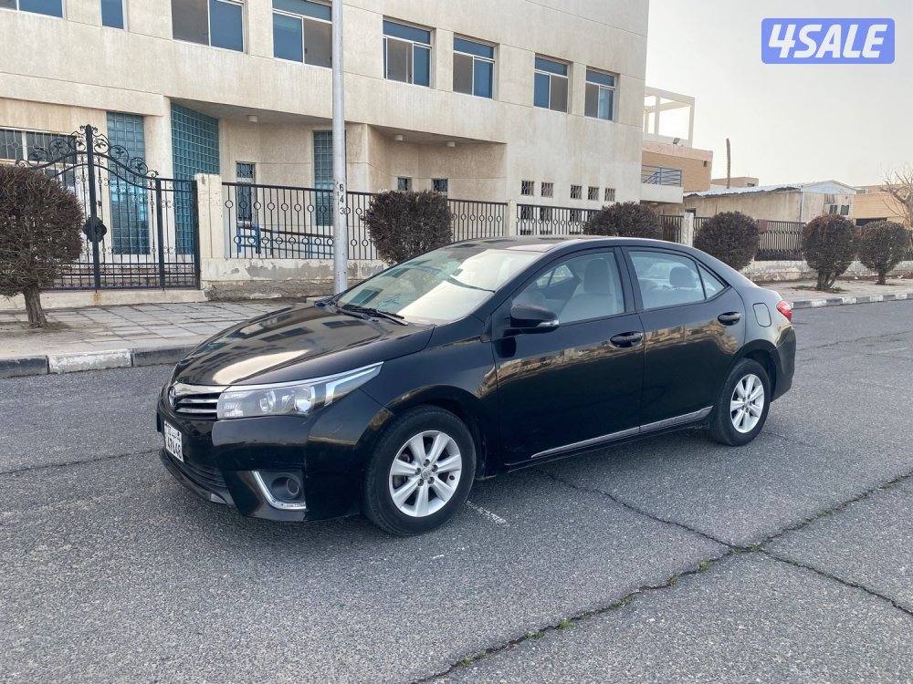 تويوتا كرولا2015 عداد260 الف وارد الوكاله مكينه 2.01