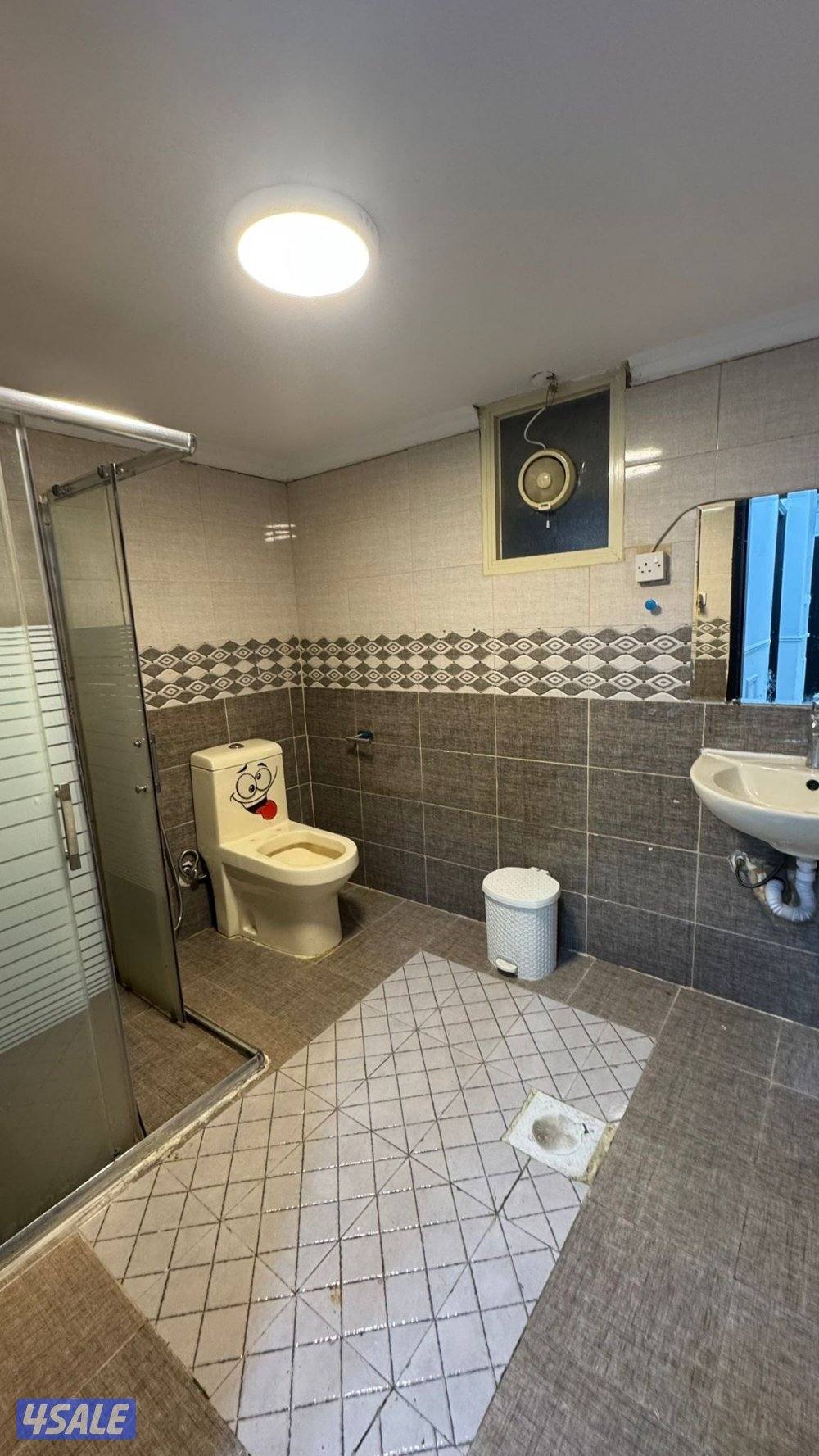 شقه بحولي للايجار غرفة وصالة وحمام ومطبخ مساحات كبيرة5