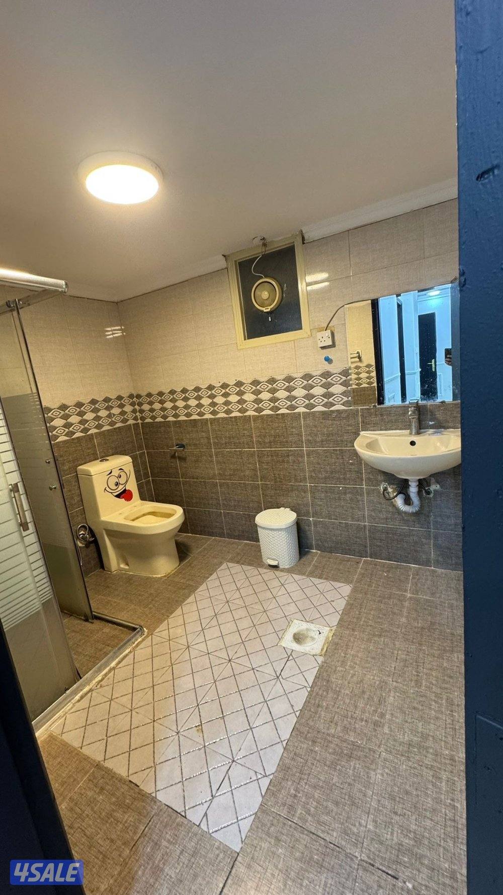 شقه بحولي للايجار غرفة وصالة وحمام ومطبخ مساحات كبيرة6